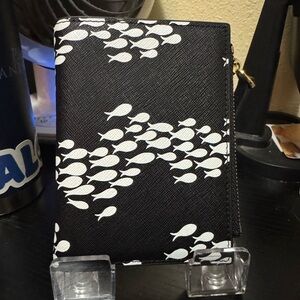 Fighting Eel Black and White Fish Pattern Snap Wallet